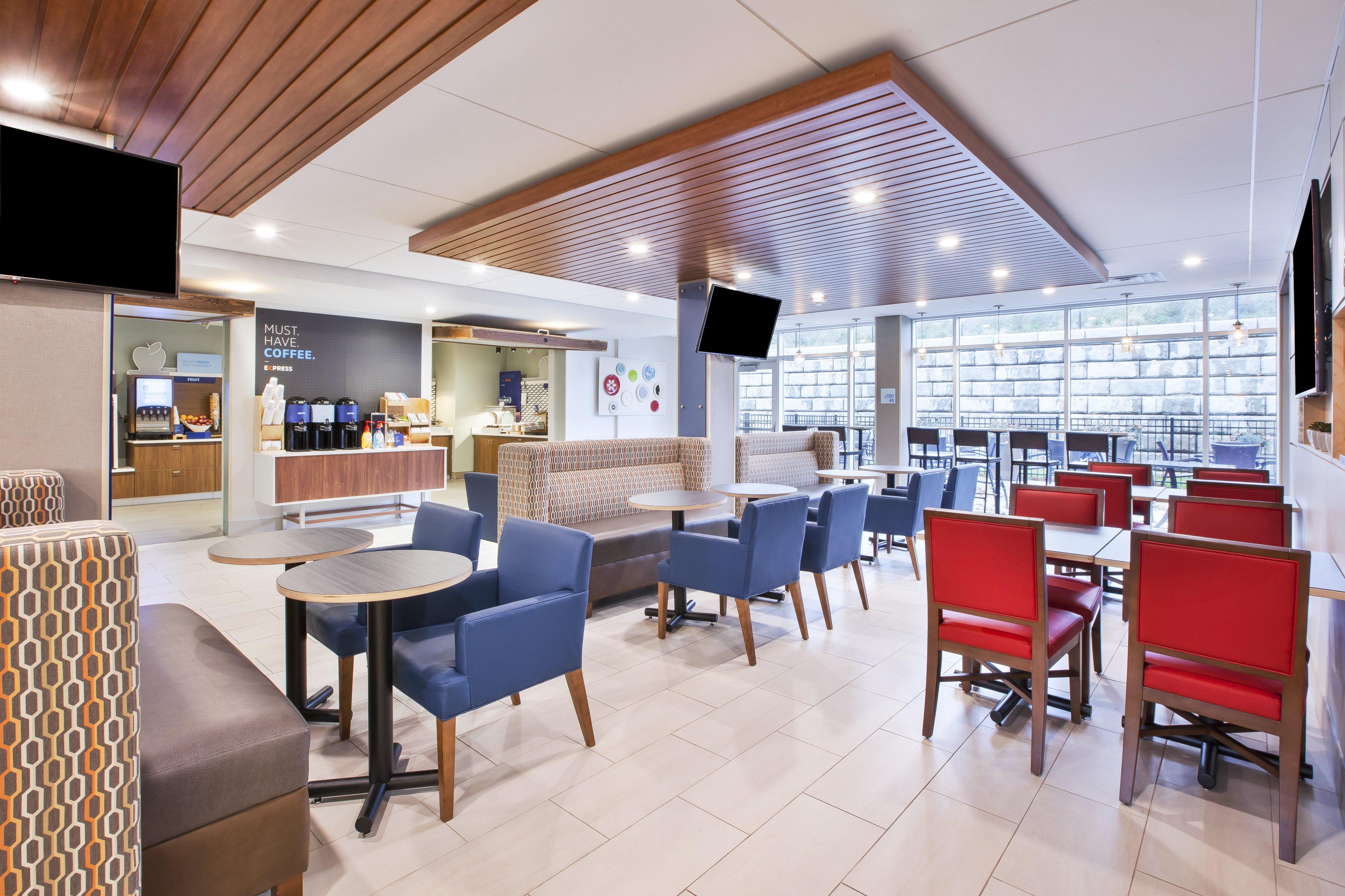 Holiday Inn Express & Suites Grand Rapids Airport North By Ihg Cascade Exterior photo