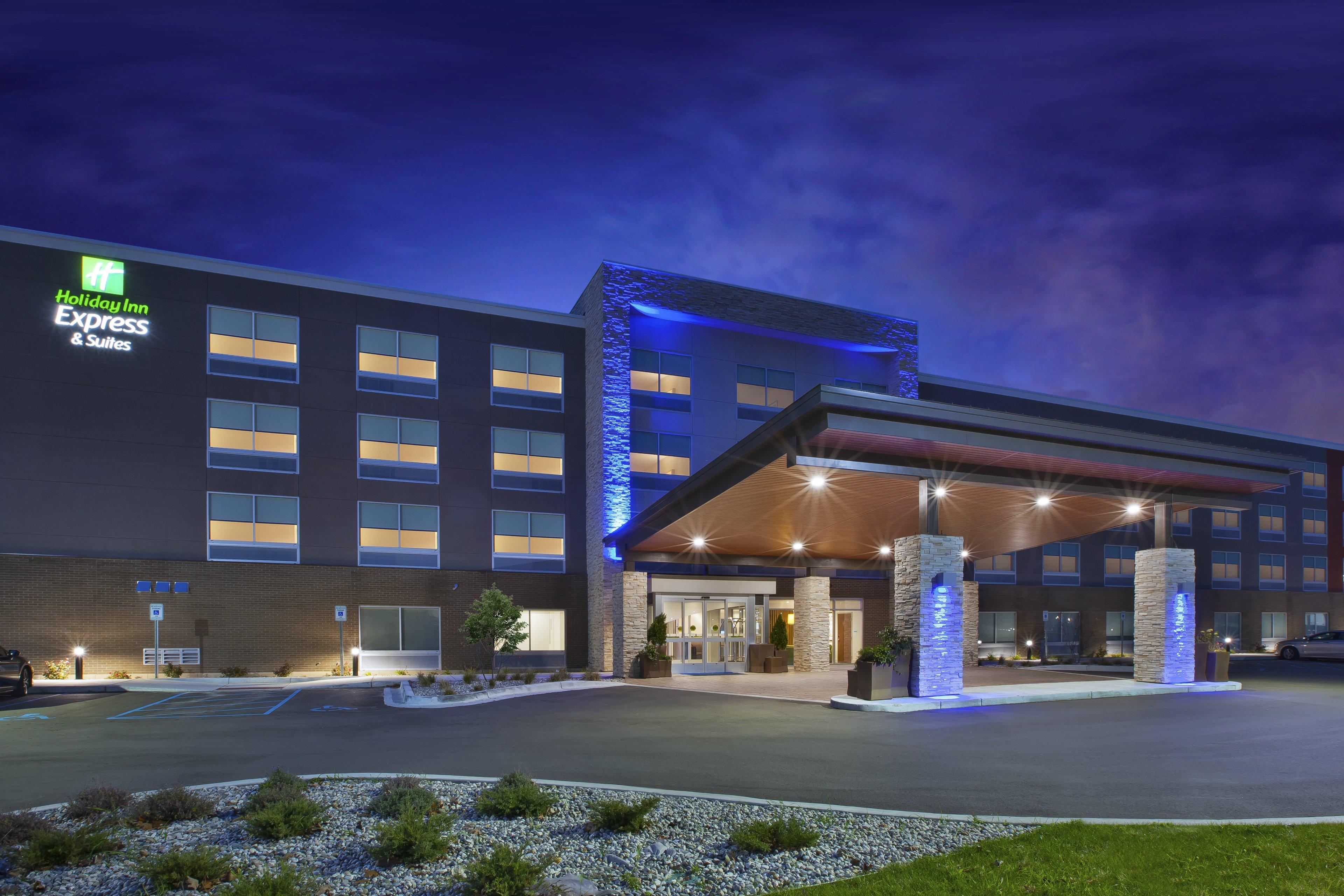 Holiday Inn Express & Suites Grand Rapids Airport North By Ihg Cascade Exterior photo
