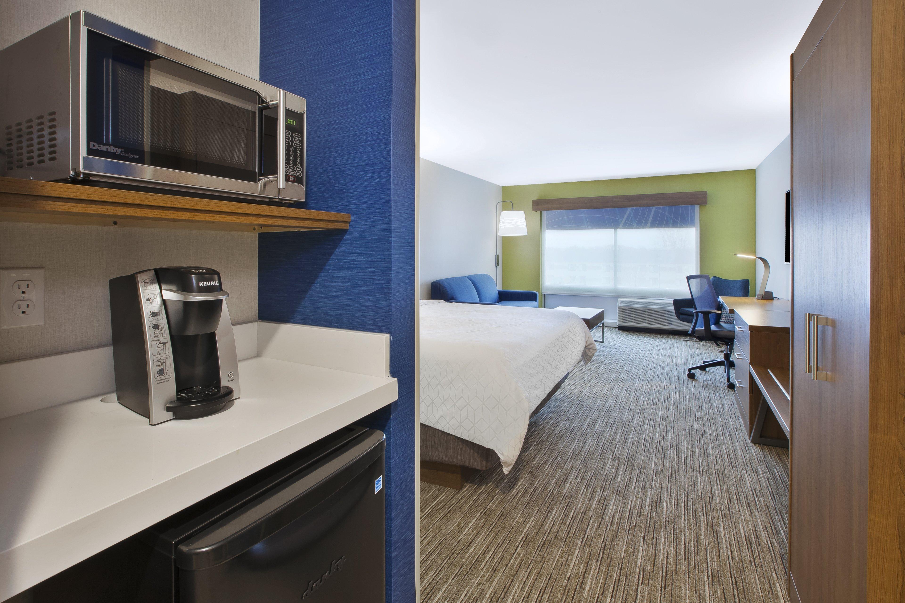 Holiday Inn Express & Suites Grand Rapids Airport North By Ihg Cascade Exterior photo