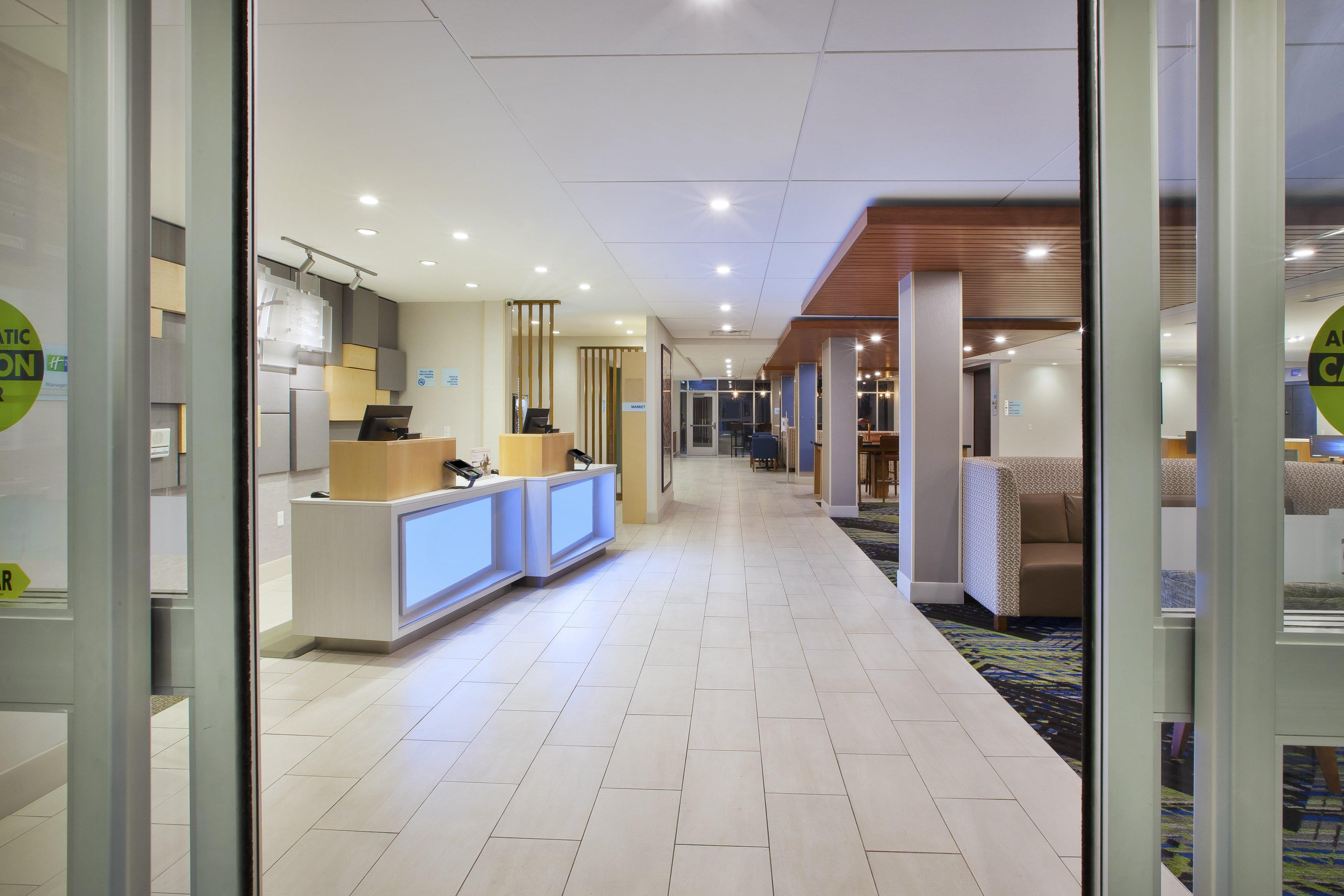 Holiday Inn Express & Suites Grand Rapids Airport North By Ihg Cascade Exterior photo